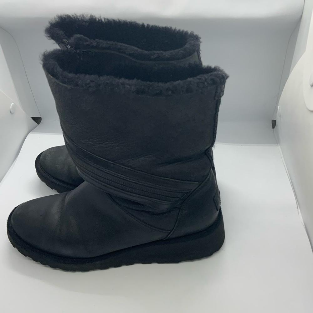 UGG Australia 2017 Alba Shearling-Lined Ankle Boots - Black Boots - Picture 10 of 13